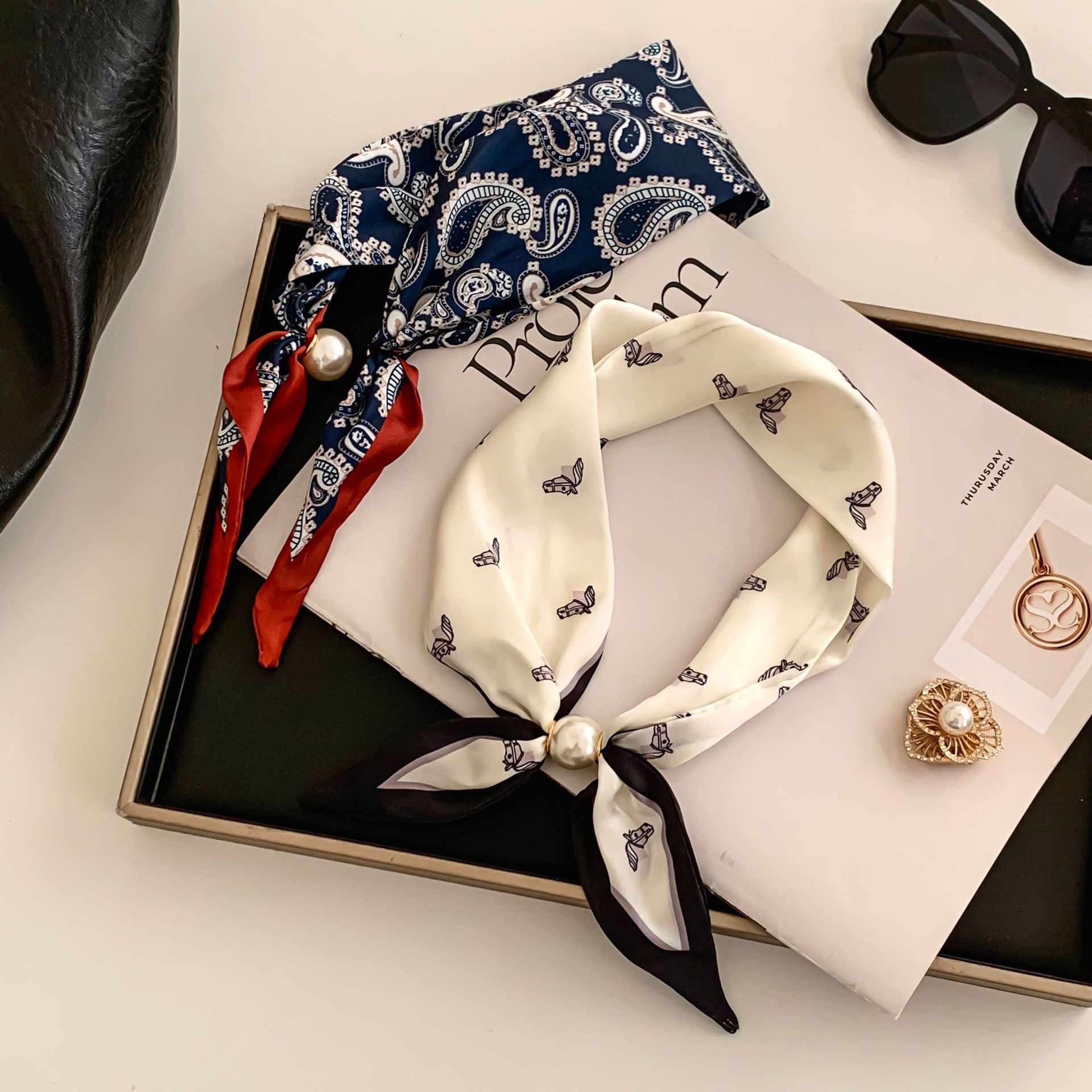Cashew Flower Silk Scarf Effor – Pearl Trim Chain recenzja i cena