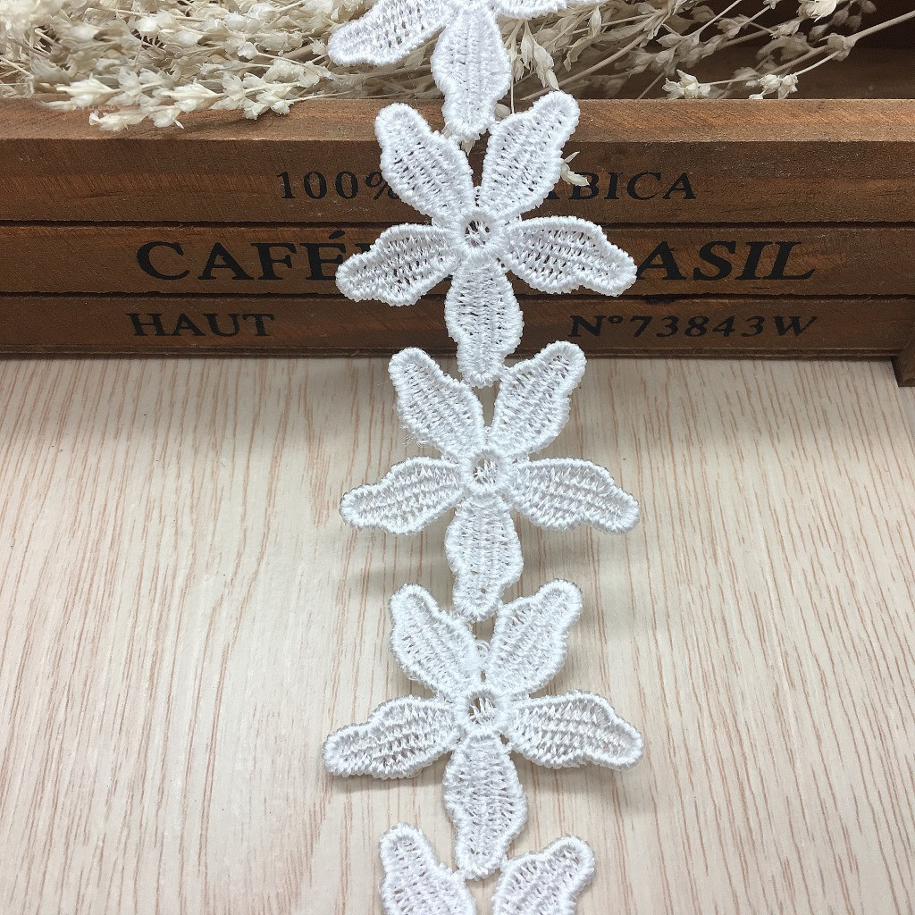 Embroidered Five-leaf Flower O – Lace Ribbon Trim recenzja i cena