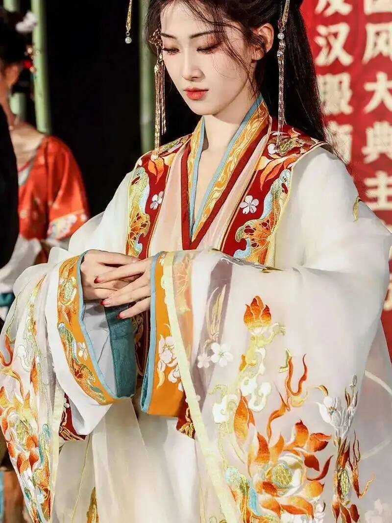 Ming Dynasty Hanfu Embroidery  – Embroidery Craft recenzja i cena